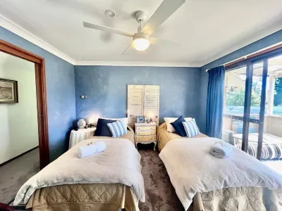 French/Italian Style Boutique The Loft Apartment @Chapmans + Breakfast + Pets