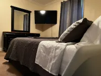 Southern Charm Hotels near C Building - Student Center and Health Center