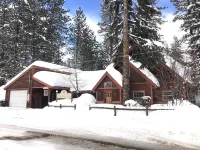 Pet Friendly, open floor plan, 2 spacious bedrooms, 10 minute walk to lake