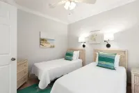 3 bedroom beachfront penthouse with stunning views!