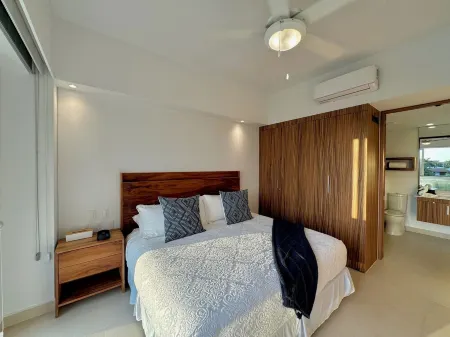 Luxe 2BR/2BA Pool & Jacuzzi!