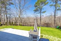 Spacious multiples bedroom house in enchanting Calverton with WiFi, AC