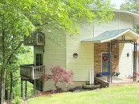 Breathtaking mountain views-4king en suites, bunk rm, sauna, air hockey,MANCAVE!