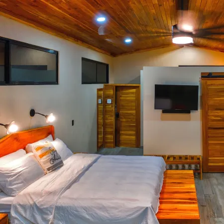 Beachfrontgem Perfect for Large Family Gatherings and Friend Reunions Отели в г. Савегре