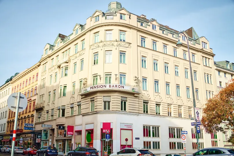 ホテル ペンション バロン アム ショッテントーア