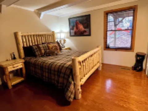 Abundant Acres Retreat 5 minutes from first chair on Beech Mountain, sleeps 9 Hotels in Beech Mountain