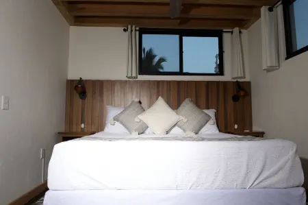 Lake Front Отели рядом с достопримечательностью «Чапала»