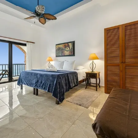 Oceanside Villa "Veracruz" with a/c pool in centro       5 min stroll to beach