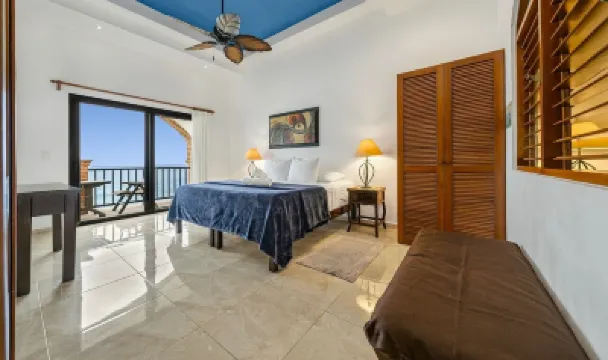 Oceanside Villa "Veracruz" with a/c pool in centro       5 min stroll to beach Hotels in 
