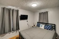 Hot Tub + Views! Chic 3Br/2BA Tosan’s Cottage