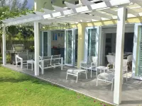 3bdr Stunning Ocean Front Condo, Beach Access, Pool, Solar Hotel a 