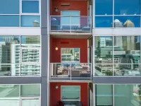 Downtown Chic Retreat | Elegant + Free Parking
