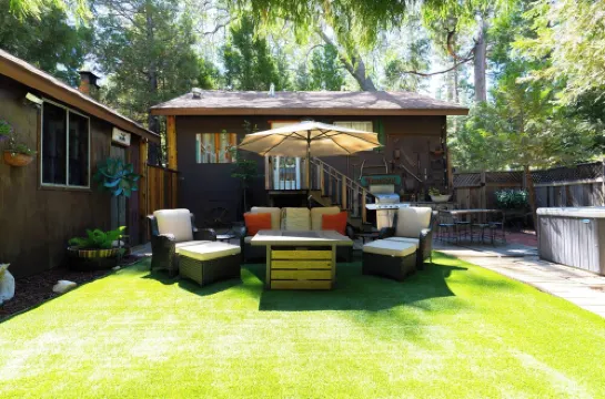 Arrowhead, A/C, Private Jacuzzi, Huge Backyard, 65" TV, Fully Stocked, Dogs OK.