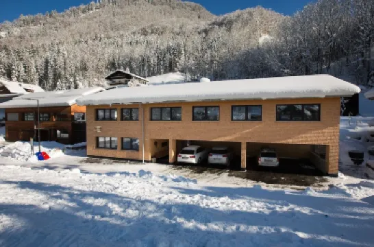 Modern apartment with all the trimmings: sauna, carport, ski room etc. Hotels in 