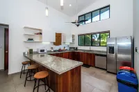 Central Villa Luna, 3 bdrs close to beach & National Park!