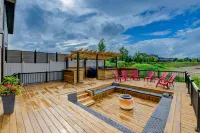 Rivertrail Retreat - 1 of a Kind Picturesque Deck + Movie theatre + Getaway