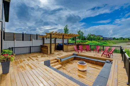 Rivertrail Retreat - 1 of a Kind Picturesque Deck + Movie theatre + Getaway