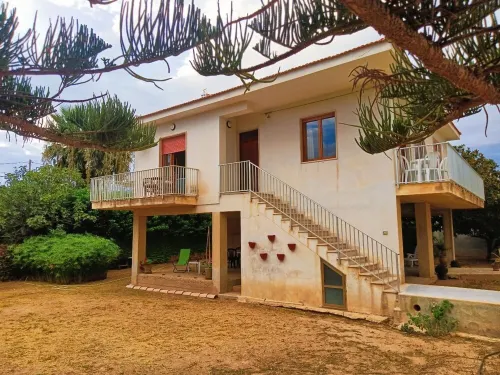 Panarea House - Detached cottage by the sea