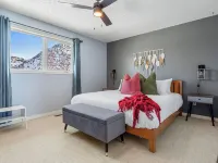 Casa Luz / New Hot Tub / BBQ Hotels in Drumheller
