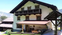 Ferienhof Fürruter, free Wi-Fi, 3 bedrooms, up to 6 persons Hotels in Sautens