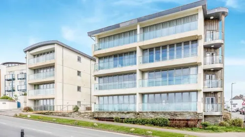 Apartment Sleeps 4 stunning views/sunsets overlooking Whipsiderry Beach/ Newquay