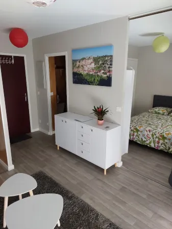 Studio type T2, hypercentre, furnished with air conditioning and parking