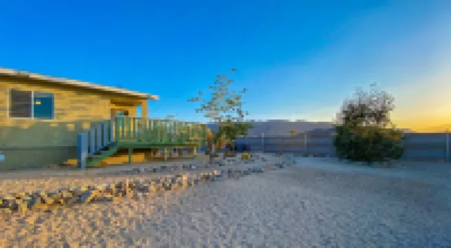 Stylish Desert Retreat - Stunning Views, 3 Min to Joshua Tree Park