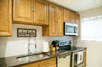 Balt-Amore!  Spacious 4 bedroom that sleeps 10 comfortably