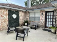 The Live Oak Place - Park Access - 3BR Serene Stay! Hotels in Meadows Place