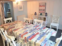 A Thatched Cottage in St Agnes very near the beach, garden, parking for 2 cars.