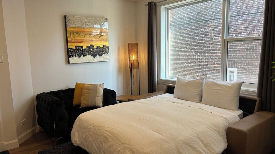 Love nest 1 river from the castle! Free parking! Refurbished, Air conditioner