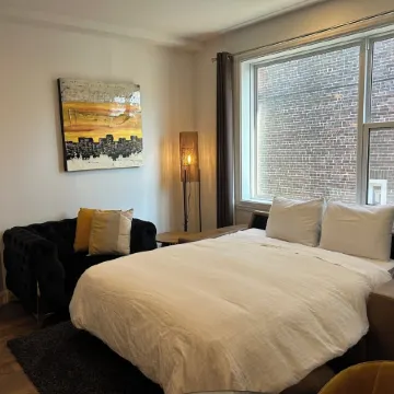 Love nest 1 river from the castle! Free parking! Refurbished, Air conditioner