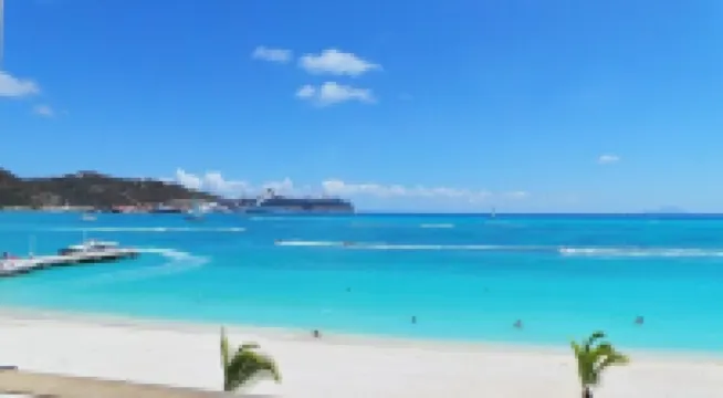 Luxury Beachfront 2 Bedroom Condo In The Heart Of Philipsburg/Great Bay