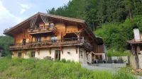 Ground floor apartment of the chalet CRES with swimming pool - jacuzzi