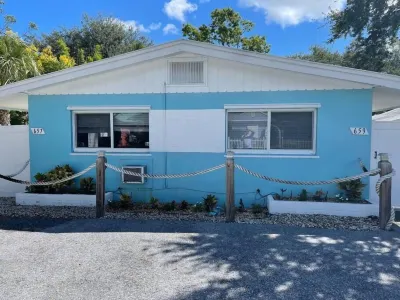 Blue Leisure A - Stuart - Studio Downtown Stuart Shopping Center附近的飯店