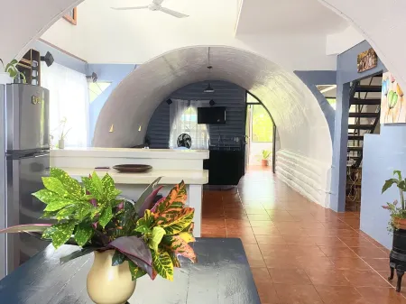 Large family home 5 min from town and 150m from beach