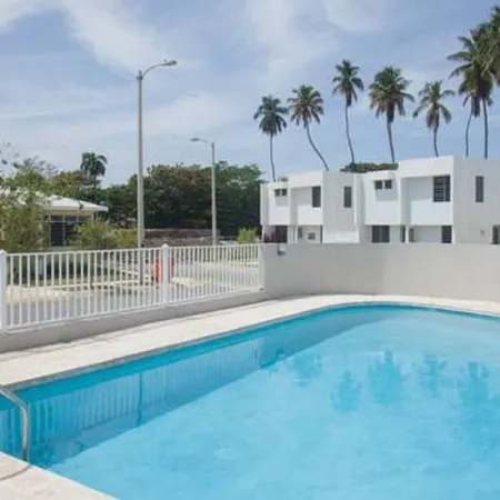 2 BR 2 Bath Walk to Beach and 3 Restaurants Bars by Blackeagle marina.
