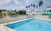 2 BR 2 Bath Walk to Beach and 3 Restaurants Bars by Blackeagle marina.