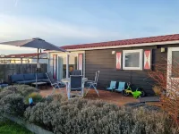 Charmingly decorated chalet Florence 4 near the sea serooskerke