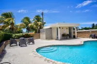 Casa Diez · Beachsteps Townhouse w/Pool- Seven Seas - Beach