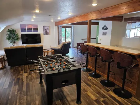 Packwood Big House : River View, AC, Wi-Fi, Covered Patio, Bar and Game Room! Отели рядом с достопримечательностью «La Wis Wis Campground»