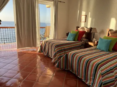 Oceanfront Condo On The Beach With Panoramic Views Hotels in 