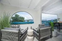 Windward Breeze – Walk to Beach!