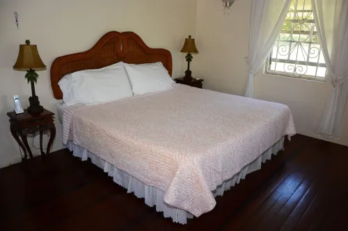 WESTERLEE  3 bedroom  2 bathroom with POOL Hotels in Mount Standfast