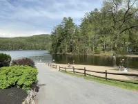 Just renovated stunning house - swimming and hiking