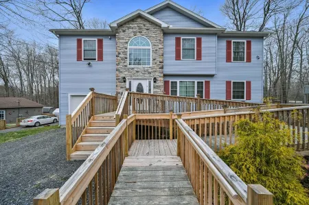 Captivating And Roomy Newly Renovated Family Home Отели рядом с достопримечательностью «Community Church»