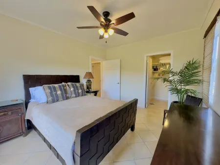 Spacious condo with panoramic ocean and golf  views Отели рядом с достопримечательностью «Punta Leona»