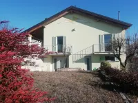 Monferrato, bright villa - Kokoros home. Hotels in Castell'Alfero