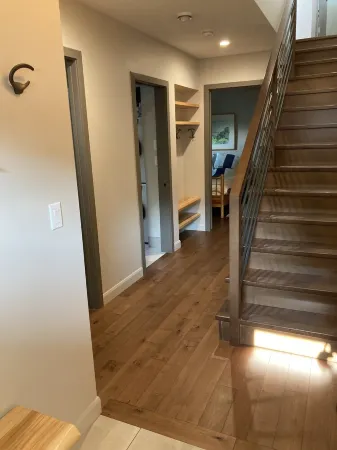 Laneway close to UofS, downtown, and City Hospital. Pet friendly! Отели рядом с достопримечательностью «Университет Саскачевана»