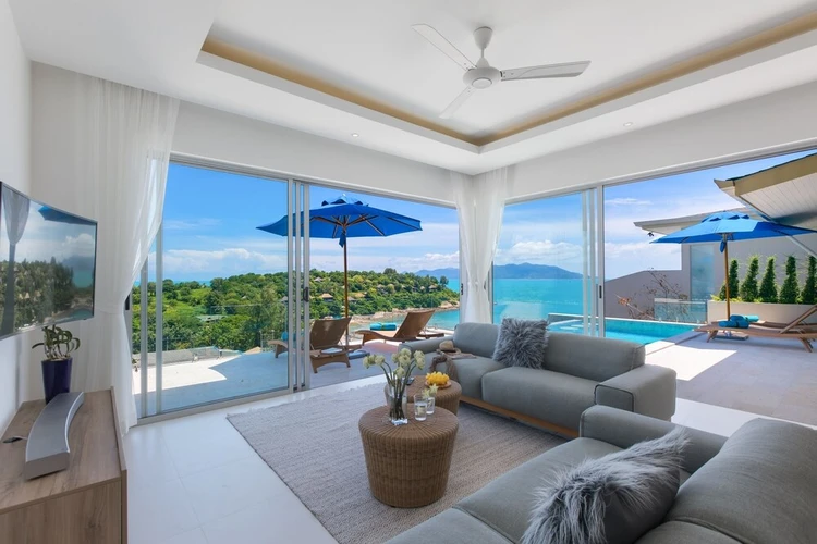 รูปภาพของ3 BED/ 4 BATH SINGLE-LEVEL BEACHSIDE, SEE- and MOUNTAIN VIEWS VILLA 'BB2'